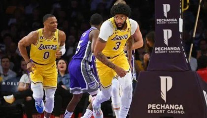 体育数据-伤不起！浓眉背伤发作 施罗德手指伤势令湖人担忧